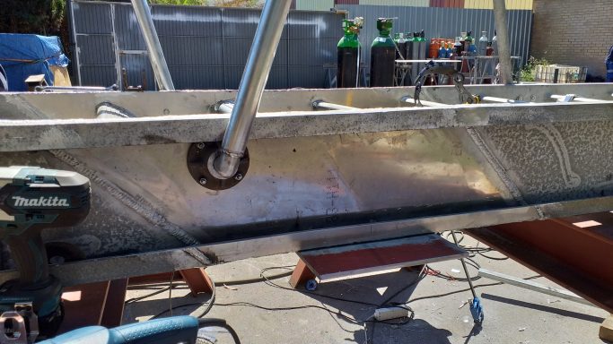 On-site aluminium welding works executed according to marine standards and safety procedures.