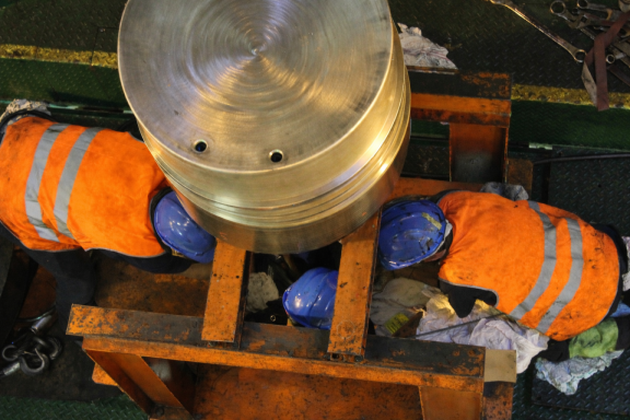 Marine auxiliary machinery overhaul and repair works